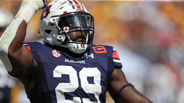 Derick Hall celebrates a sack vs Missouri.